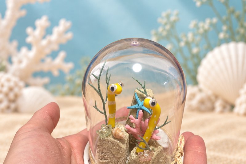 粘土で作る　ミニ　チンアナゴの海
